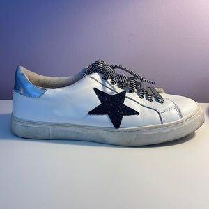 Steve Madden Star Sneaker; Size 8.5; Black and White